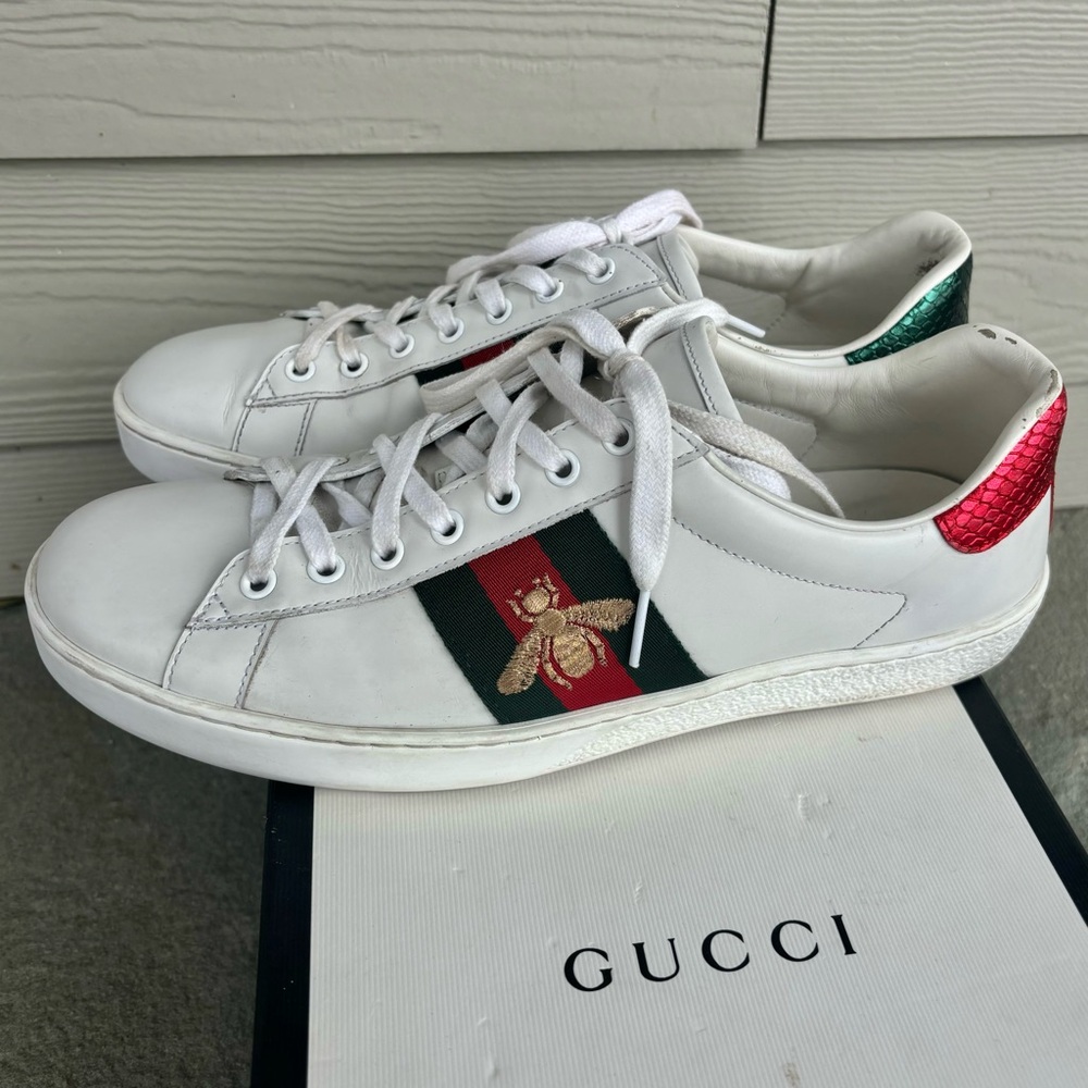 SOLD - Gucci Ace White with Gold Bee Embroidery Sneakers - Picture 2 of 10